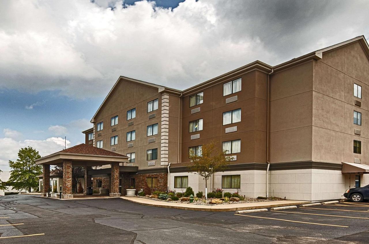 Comfort Inn & Suites Copley Akron Exterior photo