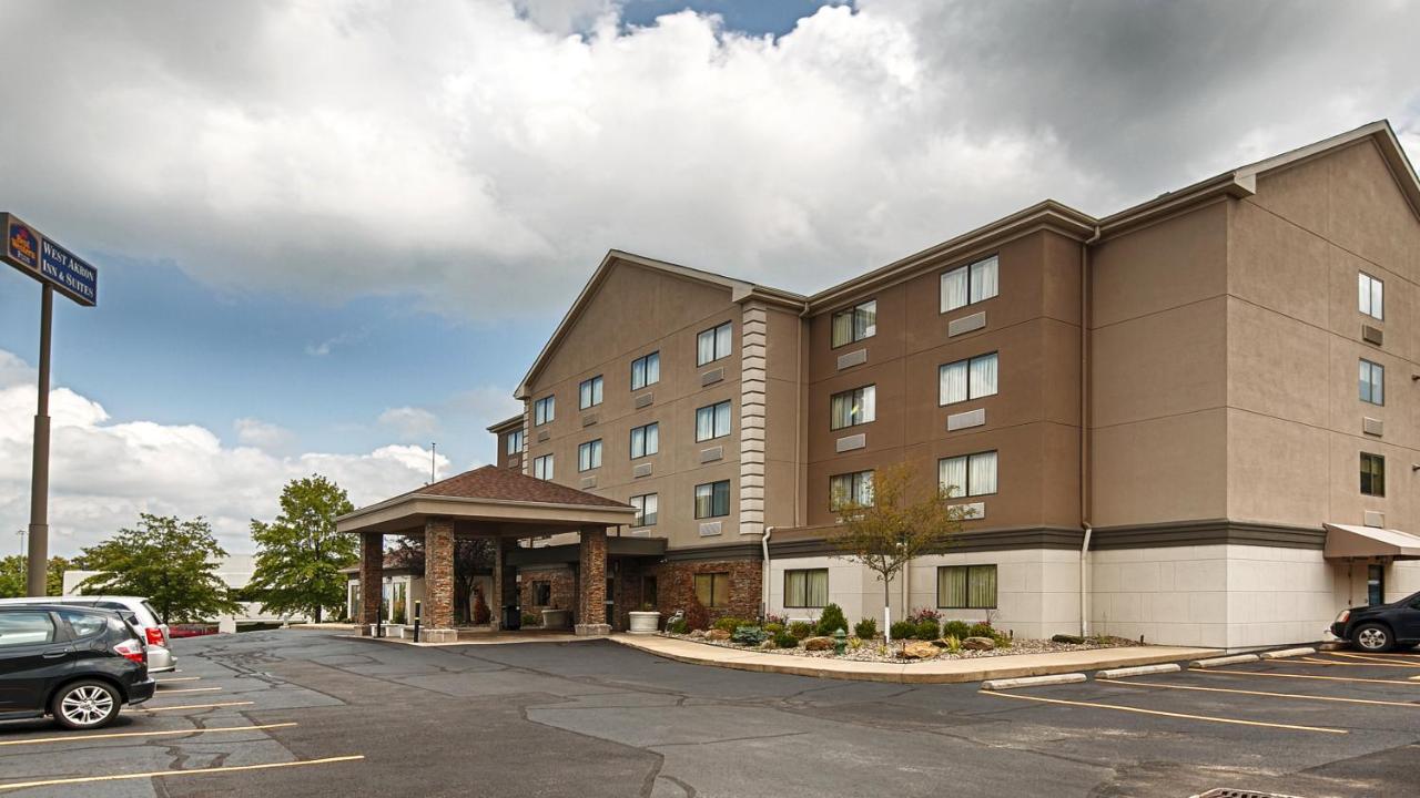 Comfort Inn & Suites Copley Akron Exterior photo