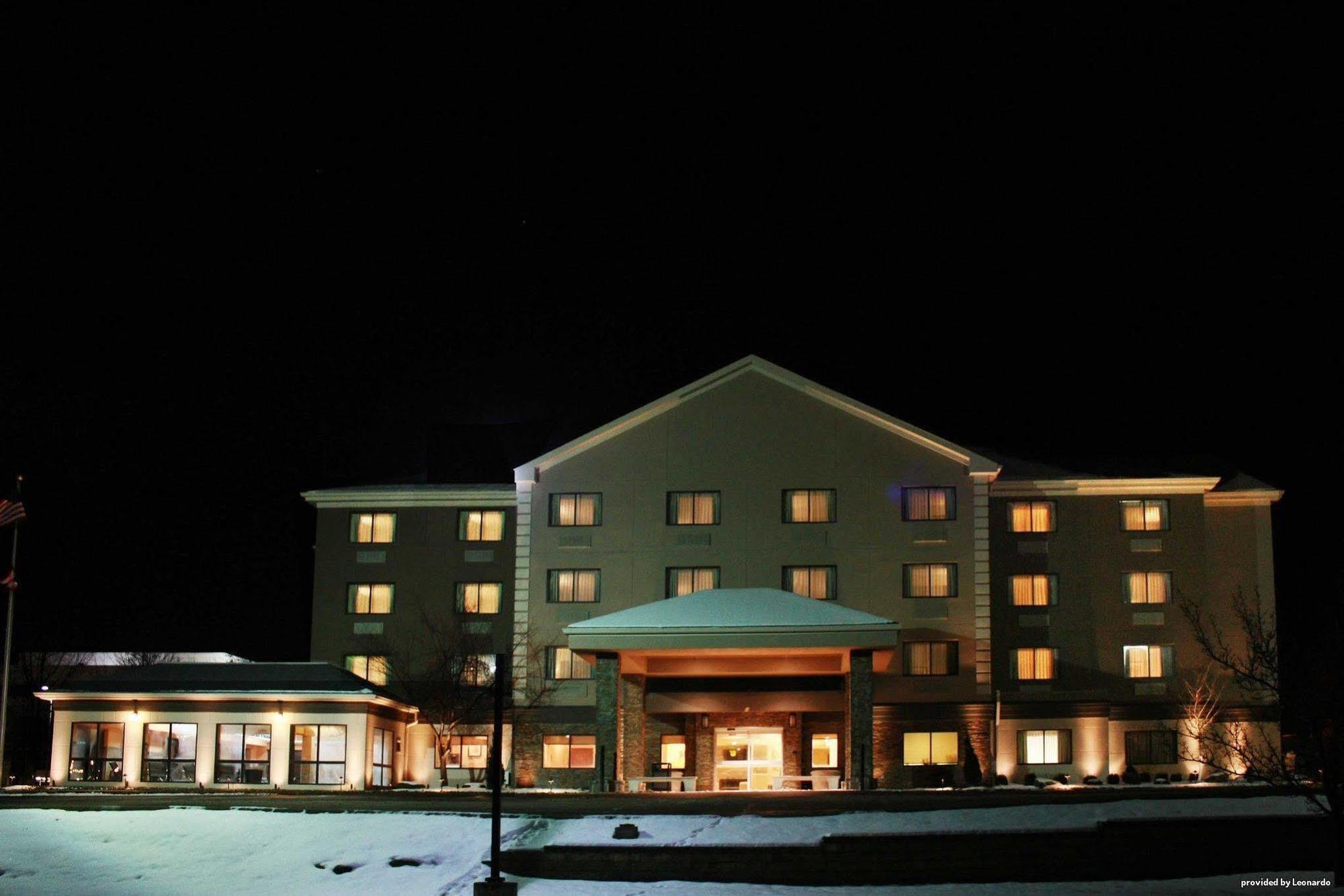 Comfort Inn & Suites Copley Akron Exterior photo